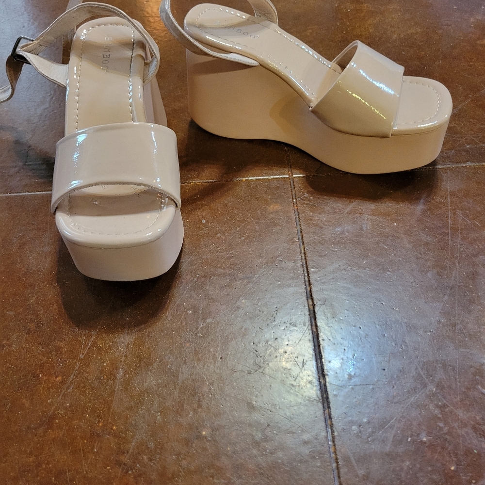 Women's Cream Platform Sandals - Picture 11 of 12